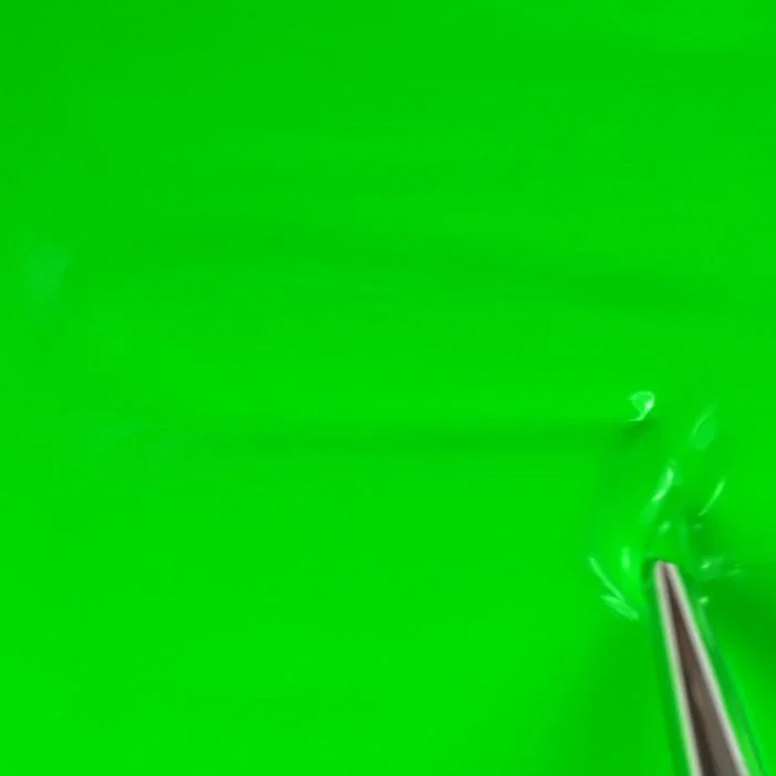 Application of Gel Nail Polish GPF45 Fluo Apple 