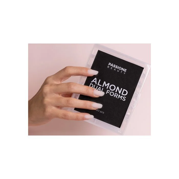 Reconstrucción de uñas con tips en gel