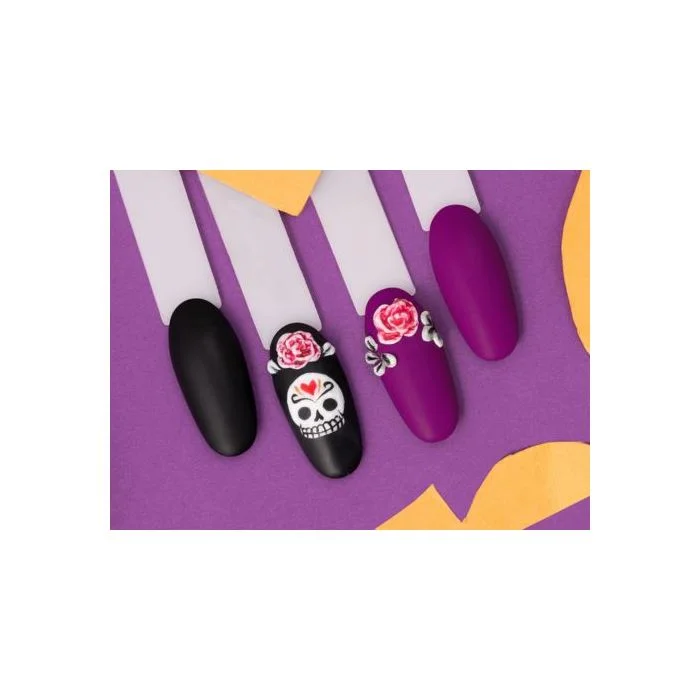 Uñas Halloween con dibujo a mano alzada