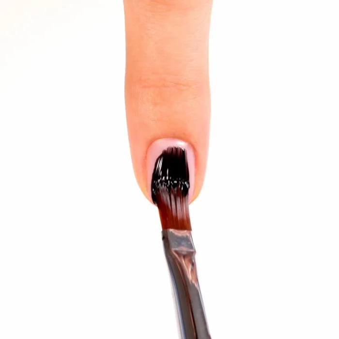 Application of Gel colour F16 Poison Black