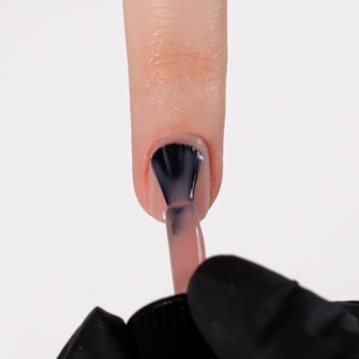 Application de Vernis semi-permanent VS93 Stéphanie