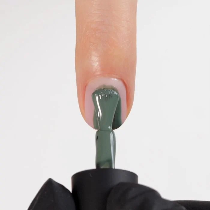 Aplicación de Esmalte Semipermanente EPA42 Army Green