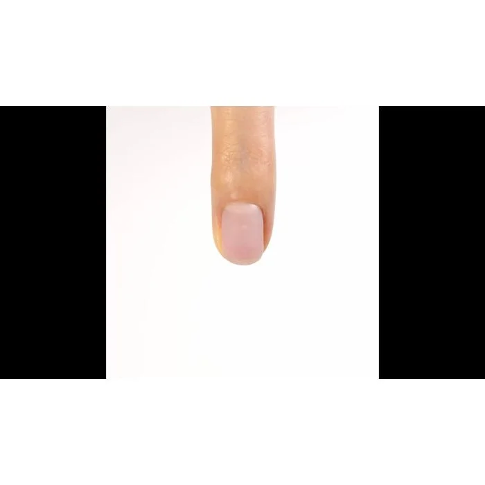 Anwendung von UV Nagellack NL75 Banana Milkshake