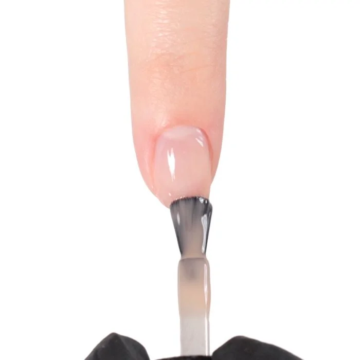 Anwendung von UV Nagellack SP614 Milky Vanilla