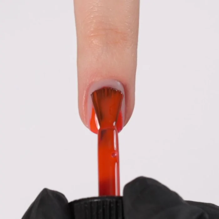 Application de Vernis semi-permanent VS32 Kiss