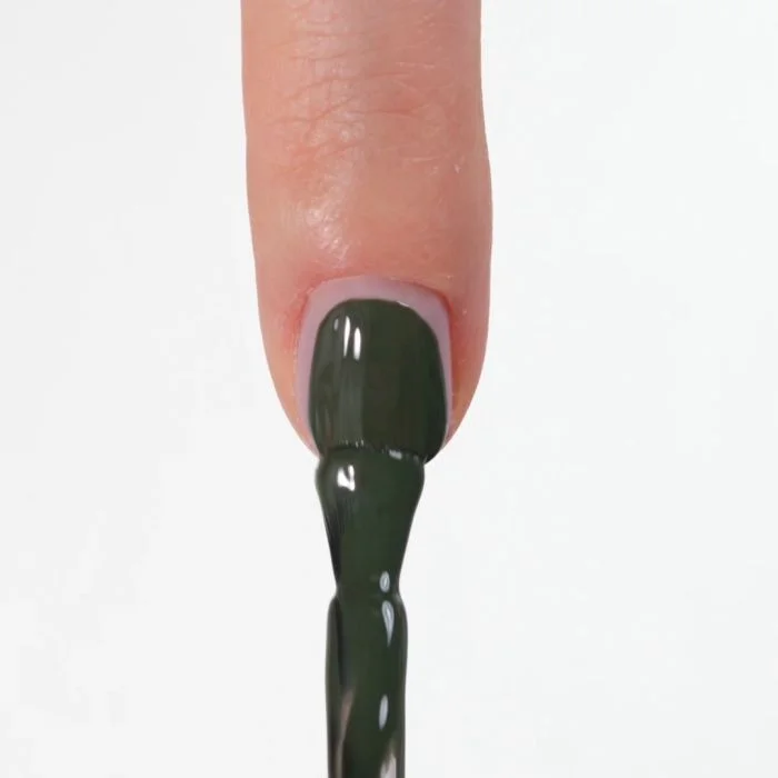 Application de Vernis semi-permanent SP827 Green Trench