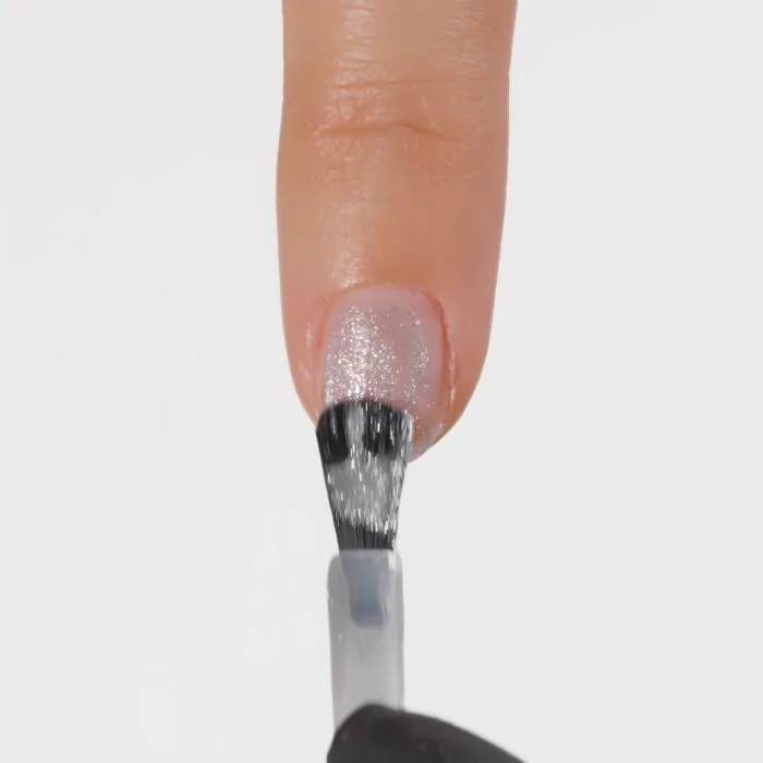 Anwendung von Nagellack NP622 Party Silver