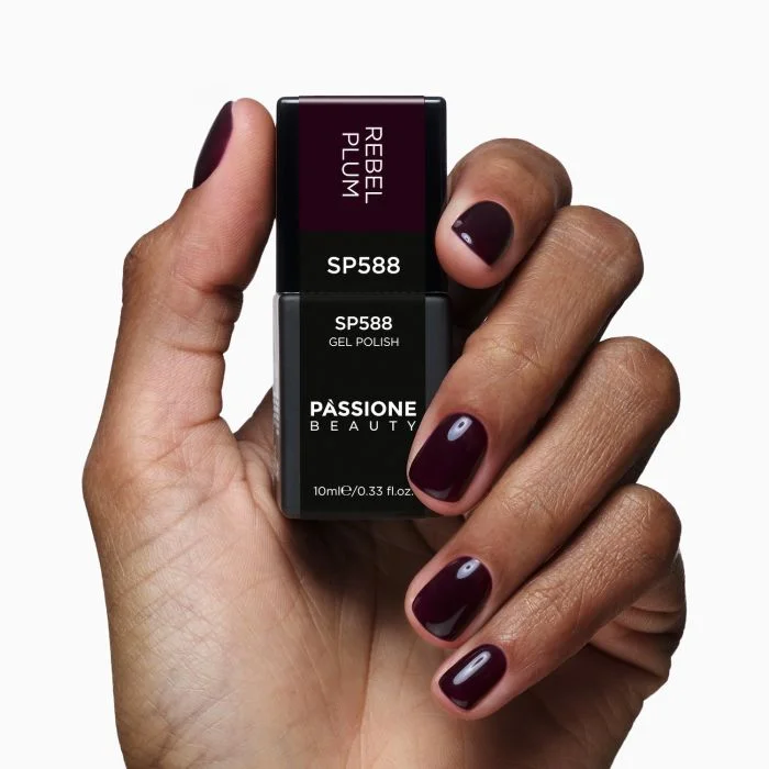 Smalto semipermanente SP588 Rebel Plum - Colore semipermanente bordeaux scurissimo tendente al viola - dettaglio 3