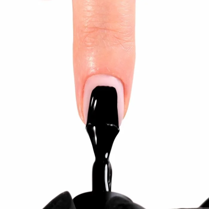 Application de Vernis semi-permanent VSF16 Poison Black