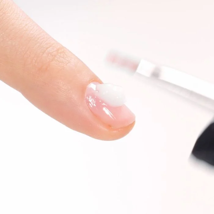 Applicazione di Milky White Builder 15 ml