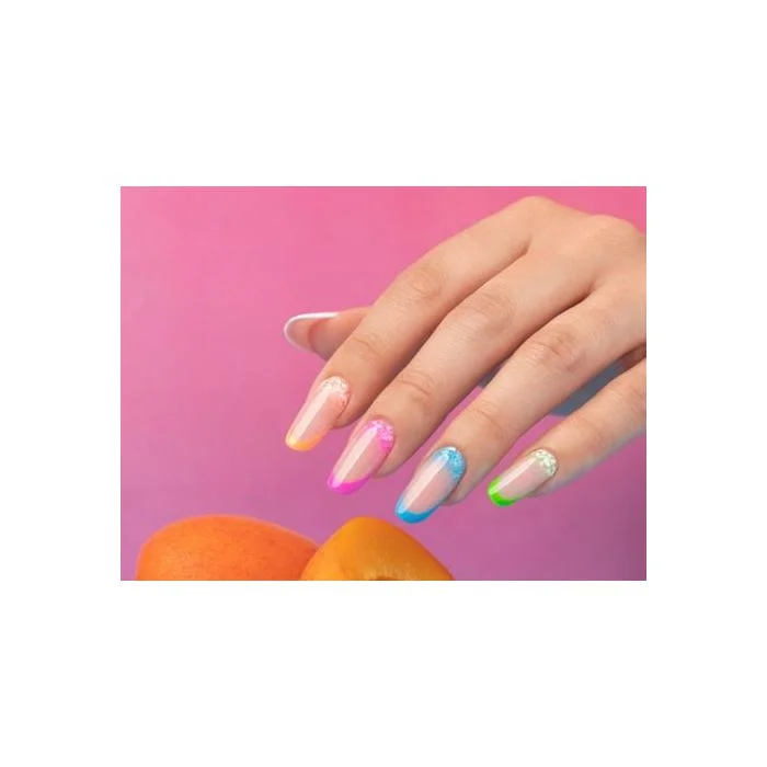 Originelle bunte Maniküre