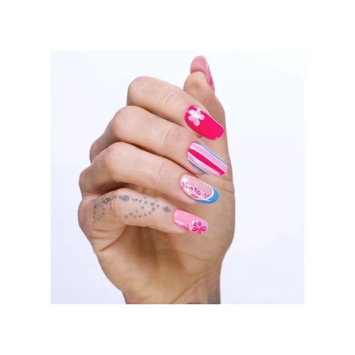 Malibu nail art | Ongles fleurs hawaïennes
