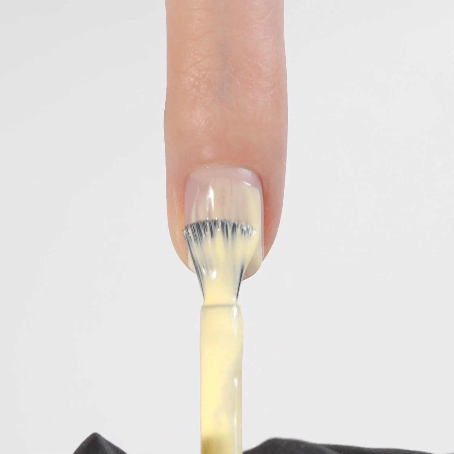 Applicazione di Smalto semipermanente SP796 Butter Yellow