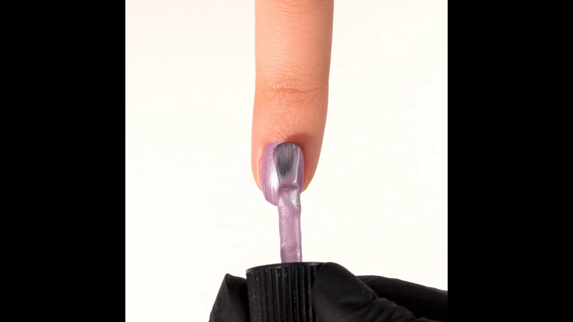Anwendung von UV-Nagellack SP612 Lilac Ceramic Cat Eye
