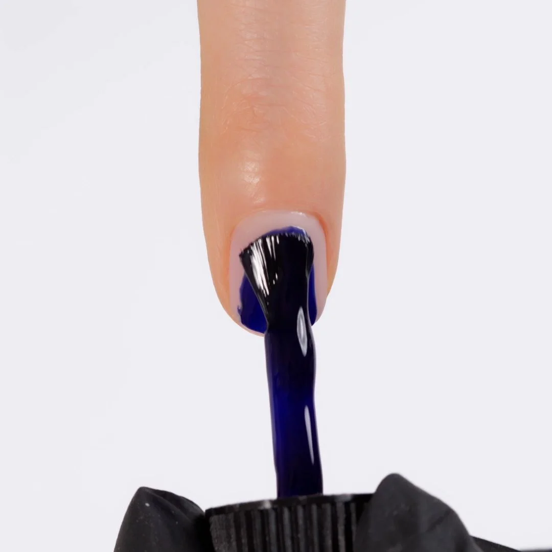 Anwendung von UV Nagellack NL118 Alterego