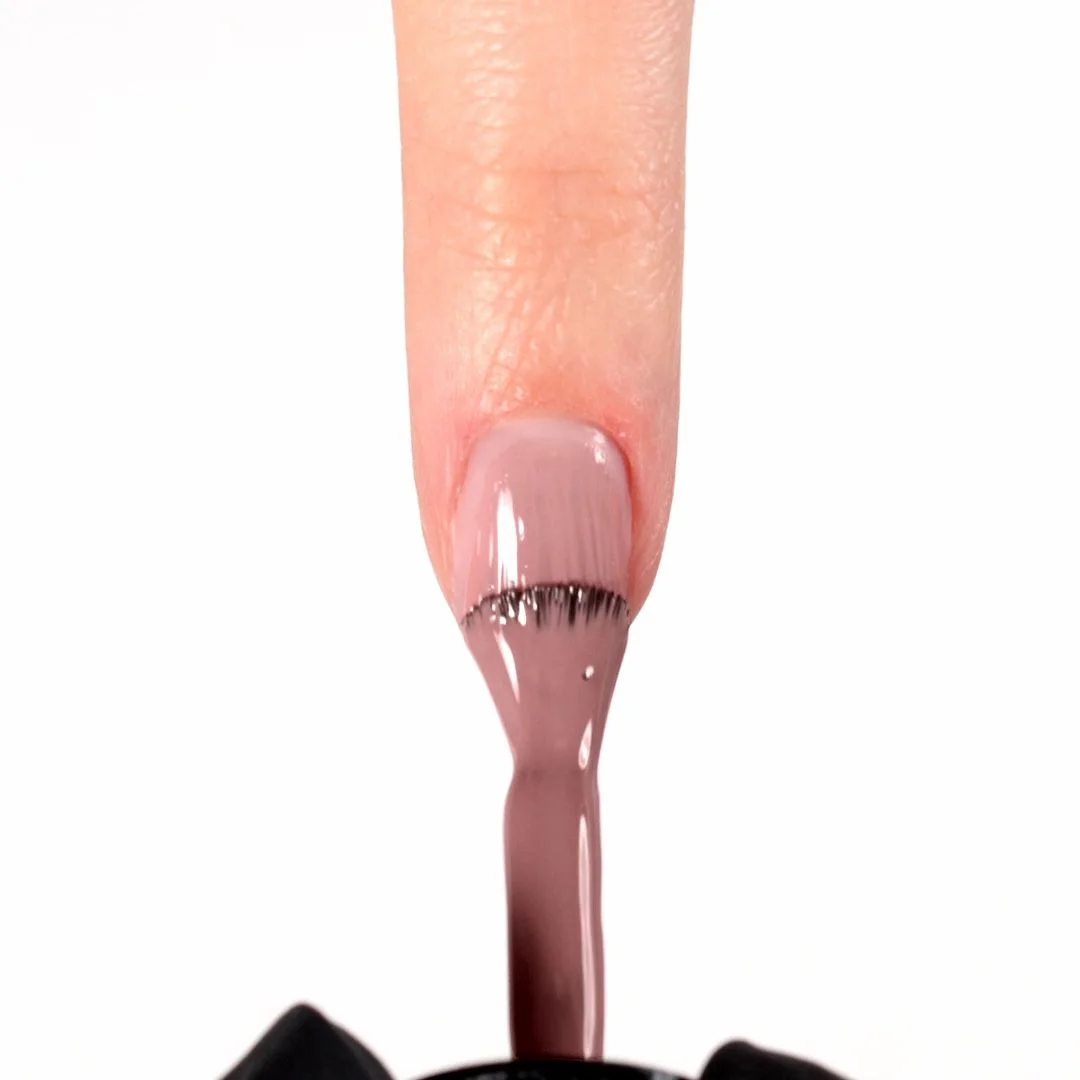 Anwendung von UV Nagellack SP600 Pinky Blush 
