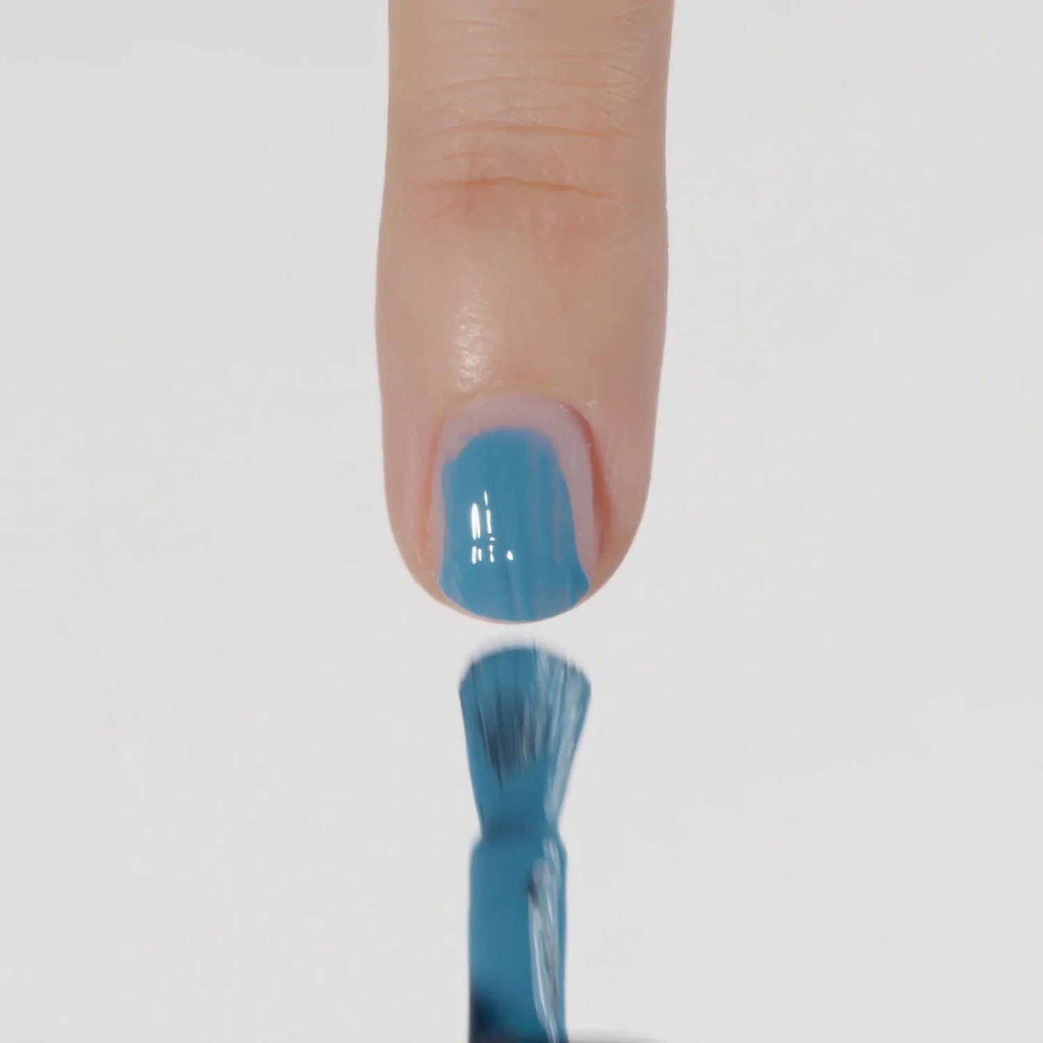 Applicazione di Smalto semipermanente SP769 Techno Blue