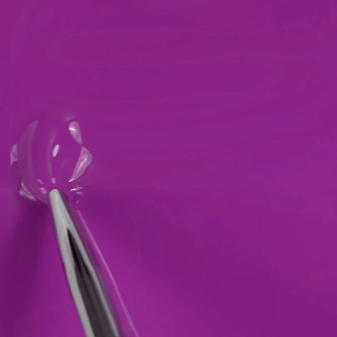 Aplicación de Esmalte semipermanente SP690 Violet Folie