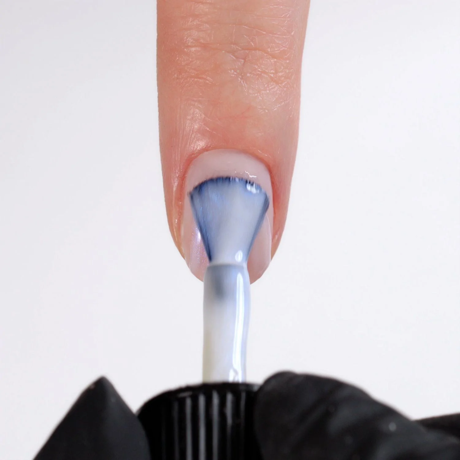 Applicazione di Smalto semipermanente SP551 Glazed White