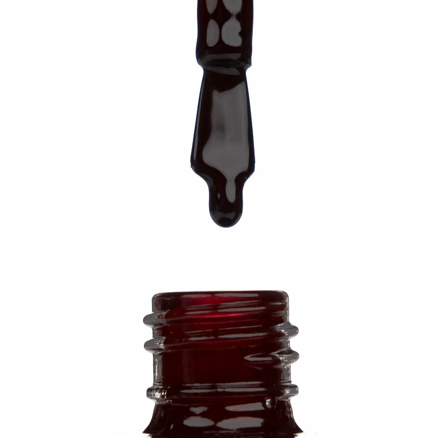 Anwendung von Nagellack NP752 Rouge Noir
