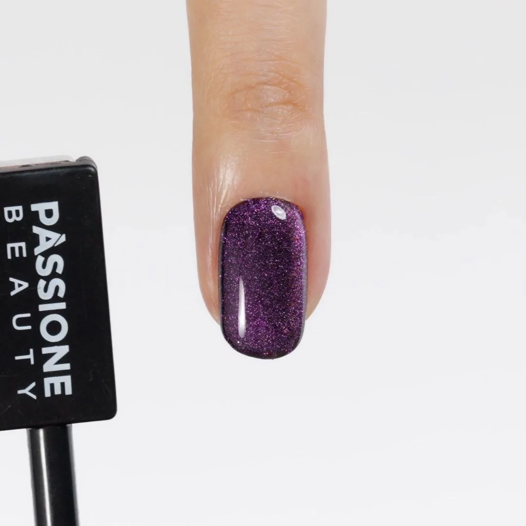Application of Gel Nail Polish SP151 Violet 5D Cat Eye