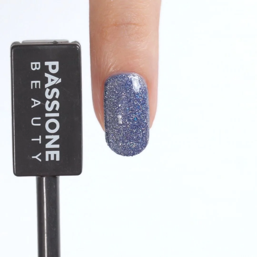 Anwendung von UV-Nagellack SP287 Blue Holo Cat's Eyes