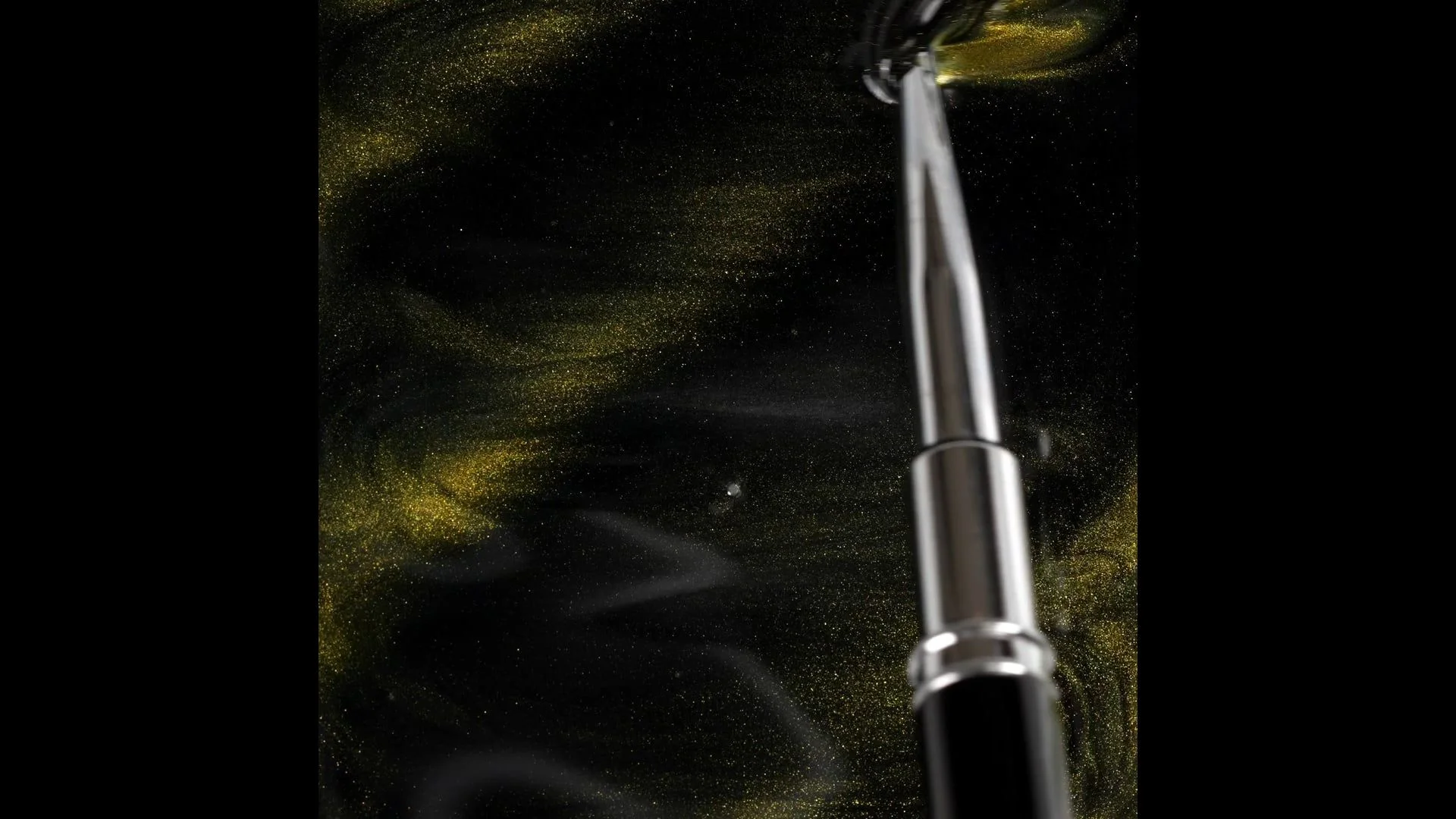 Applicazione di Smalto semipermanente SP222 Gold Cat Eye