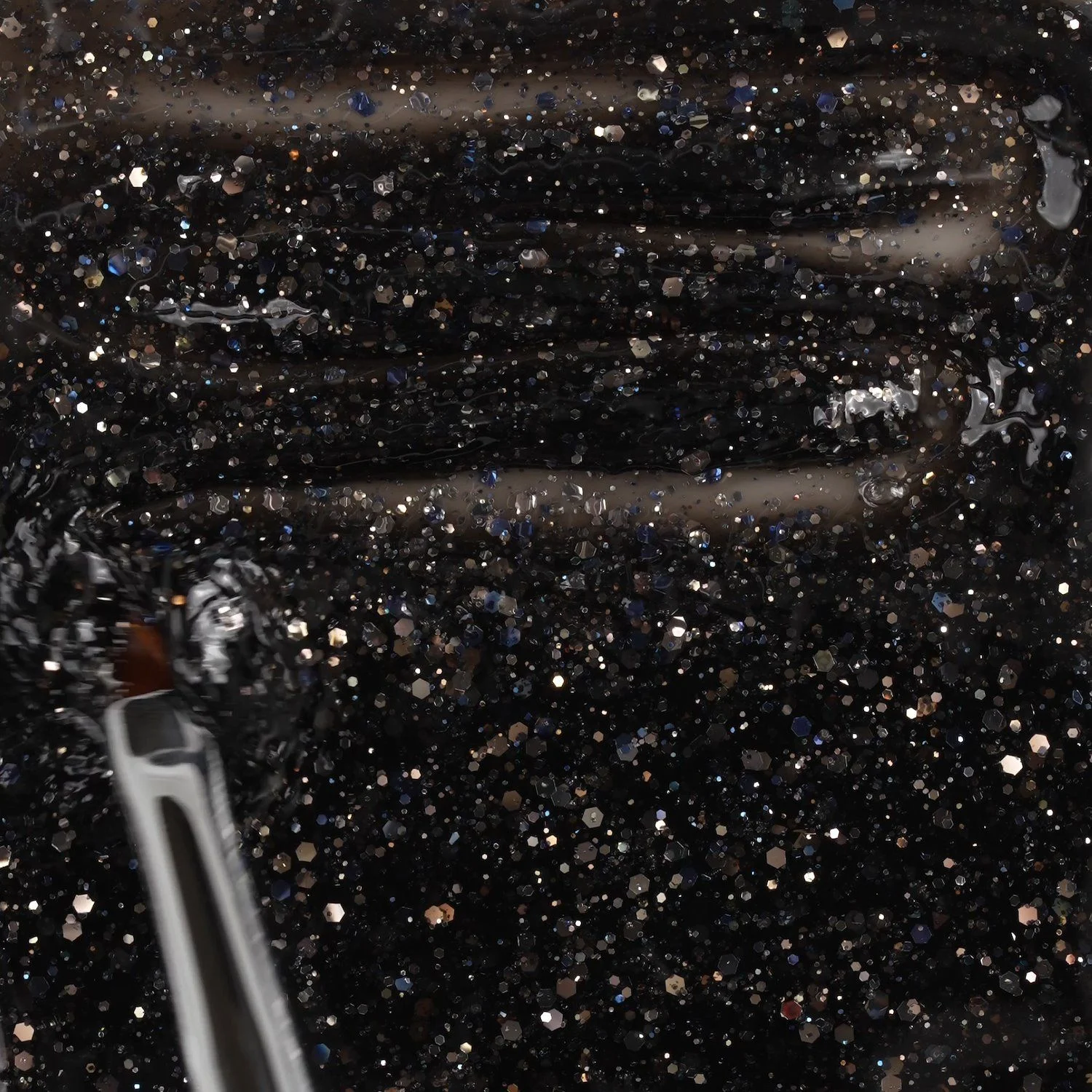 Anwendung von Glass Glitter Black 15 ml
