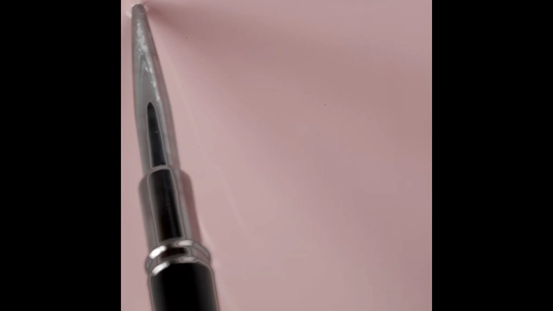 Application of Gel Nail Polish GP179 Moda