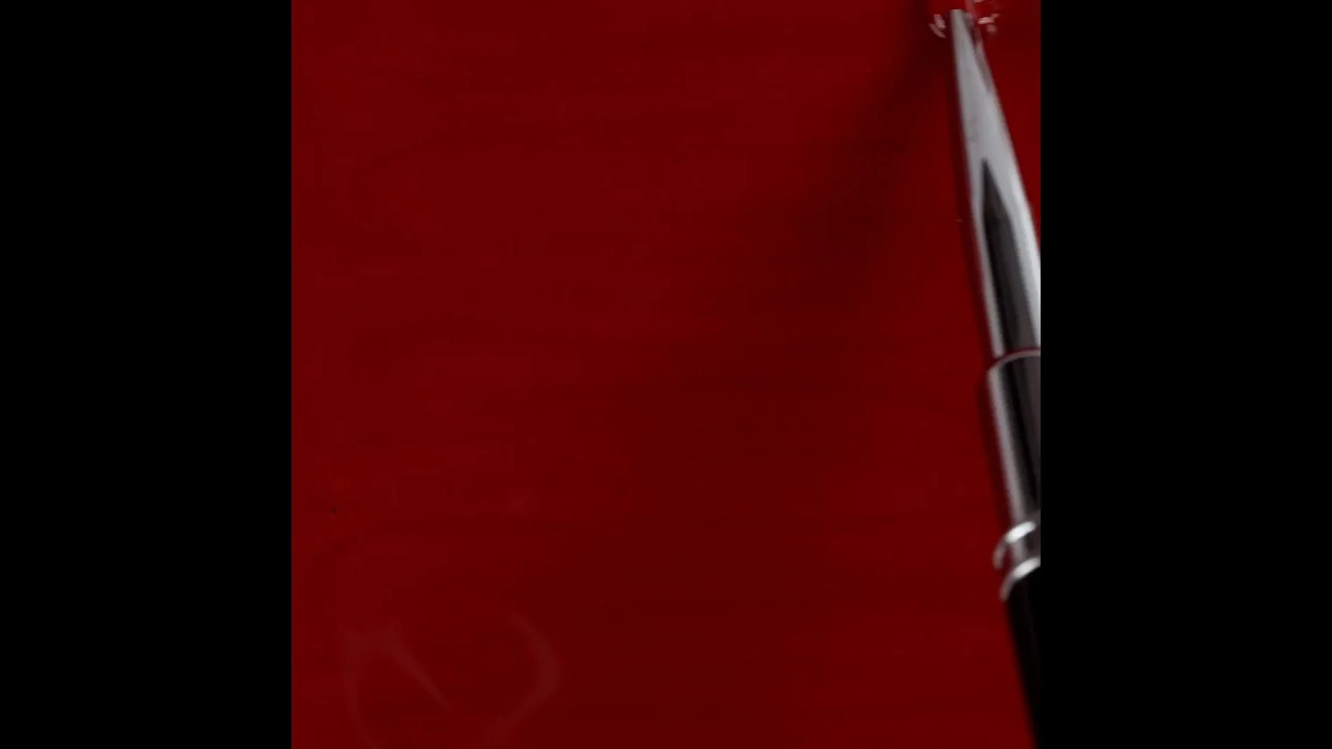 Applicazione di Smalto semipermanente SP633 Rich Ruby