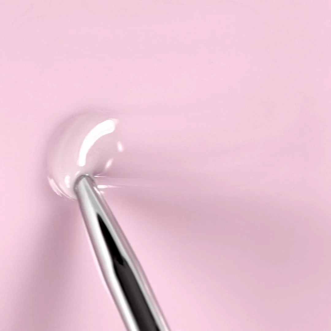Application de Vernis semi-permanent SP666 Milky Soft Pale Bloom