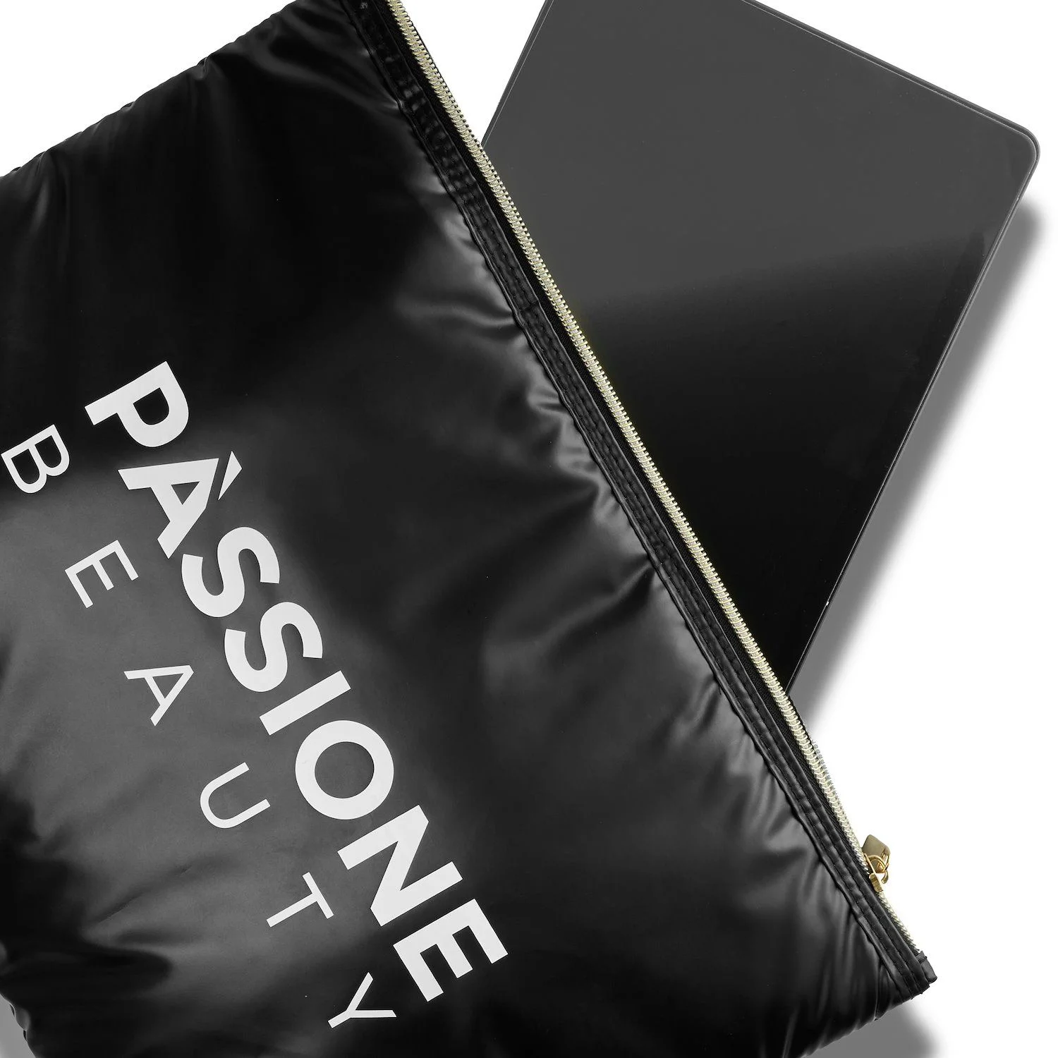 Pochette – Maxi Black - Maxi Beauty Pouch morbida effetto puffy di colore nero - dettaglio 1