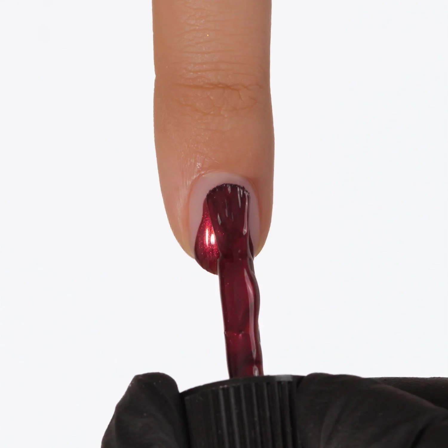 Aplicación de Esmalte semipermanente  SP751 Vamp Bordeaux