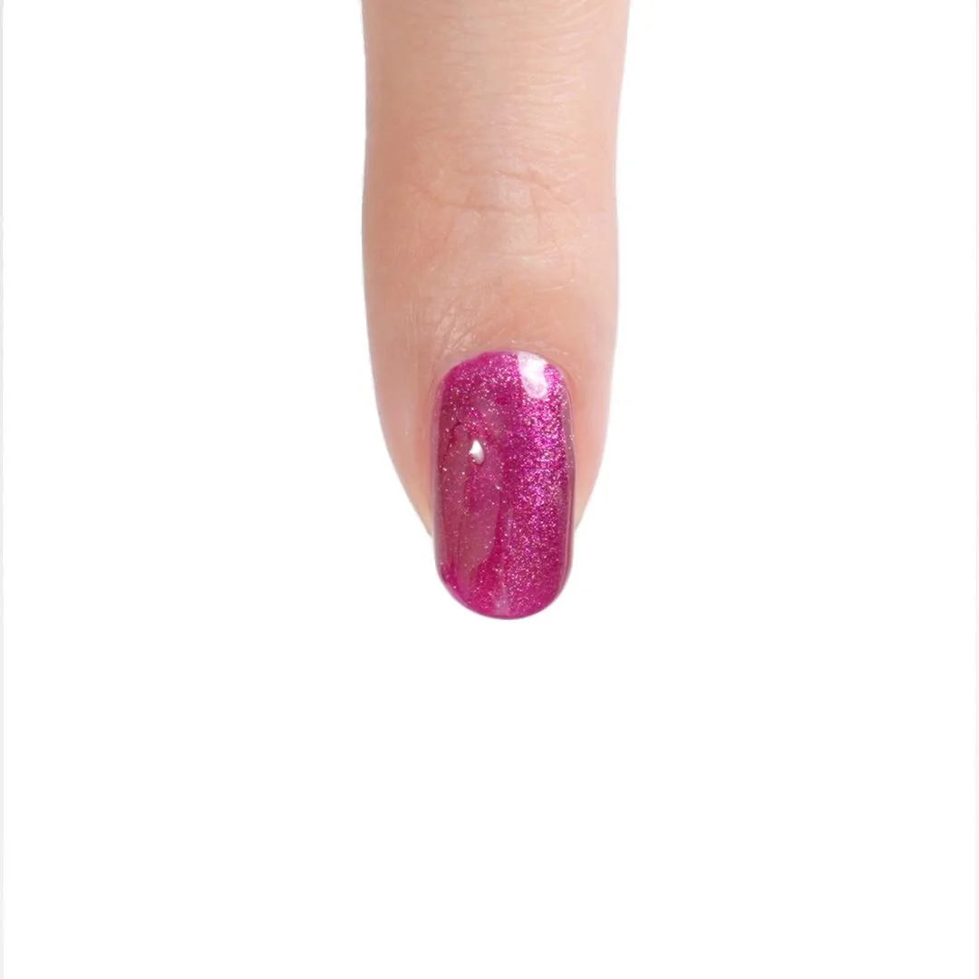 Application of Gel Nail Polish SP618 Fandango Velvet Cat Eye