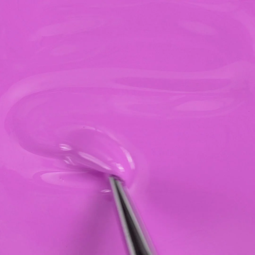 Anwendung von UV Nagellack SP672 Purple Velvet Cake