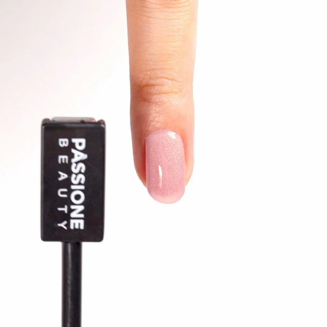 Anwendung von UV-Nagellack SP386 Dashing