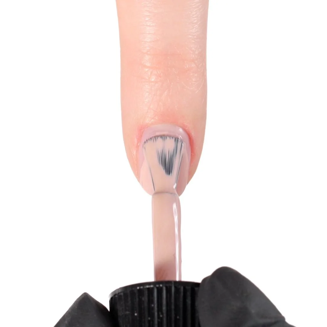 Anwendung von UV Nagellack SP599 Doll Blush