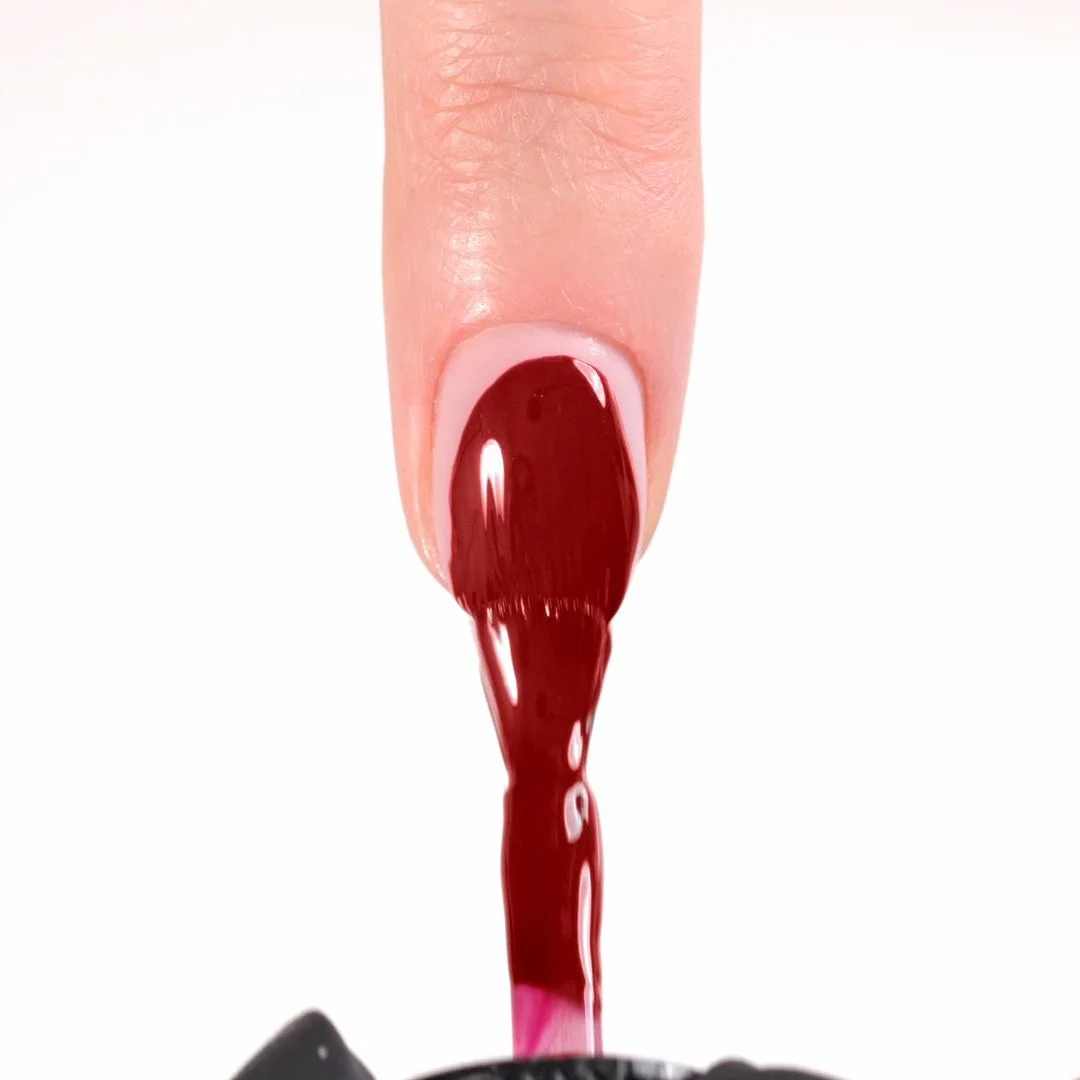 Applicazione di Smalto semipermanente SP633 Rich Ruby