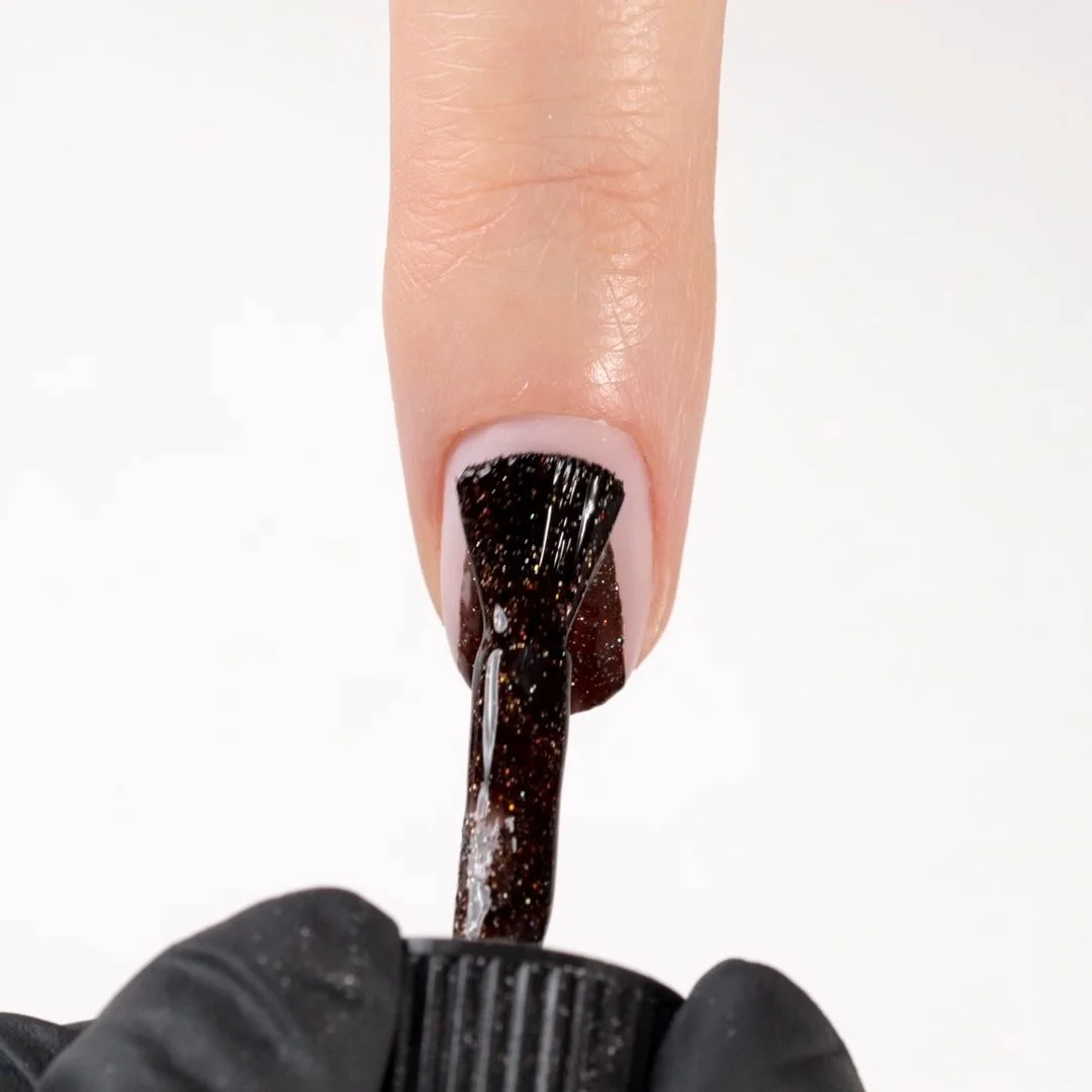 Application of Gel Nail Polish SP213 Casinò