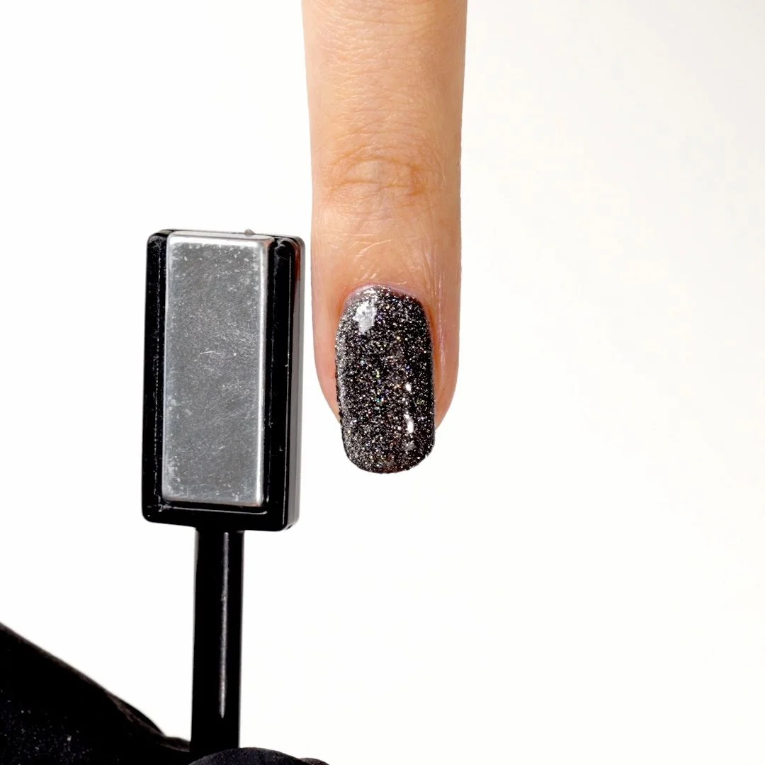 Applicazione di Smalto semipermanente SP288 Black Holo Cat's Eyes