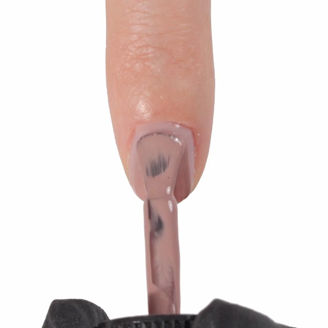 Application de Vernis semi-permanent SP815 Silent Dune