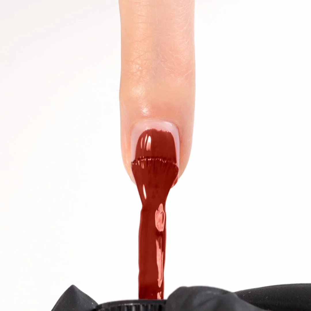 Anwendung von UV Nagellack NL325 Burnt Caramel