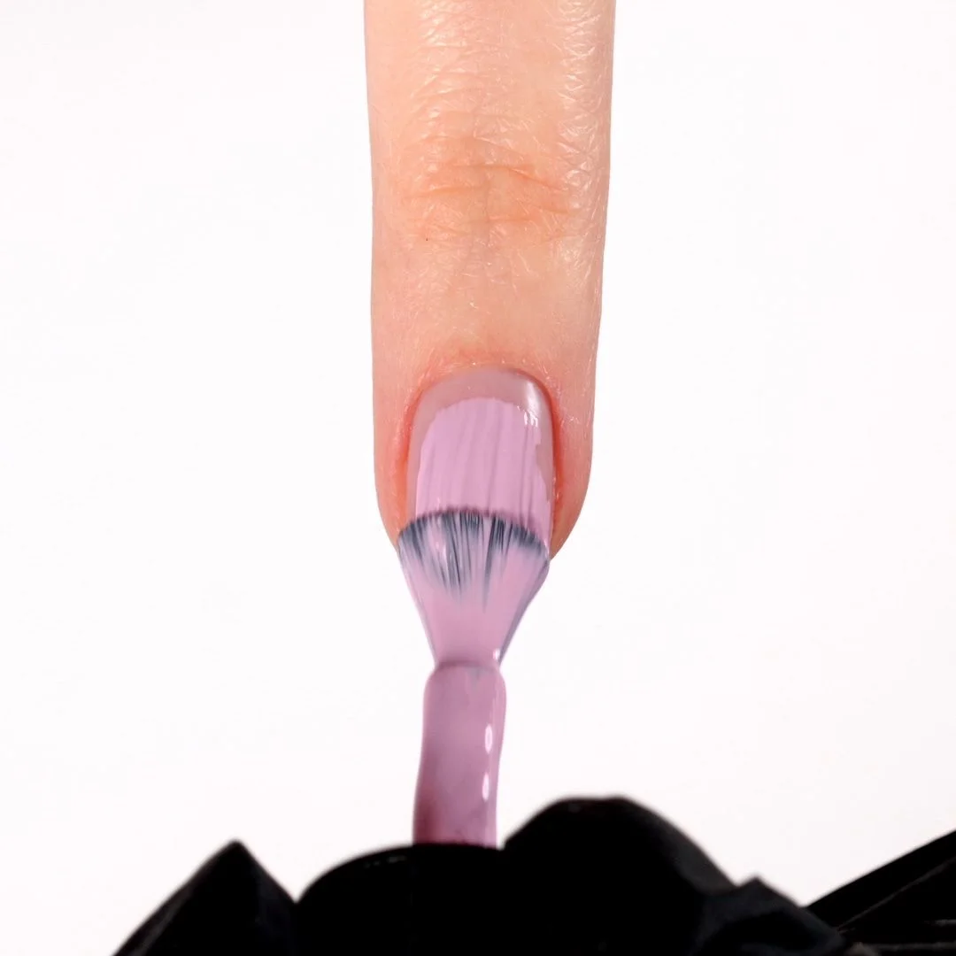 Anwendung von UV Nagellack NL14 Virgin