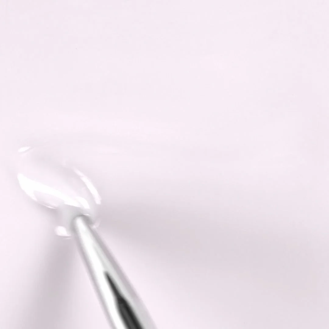 Applicazione di Smalto semipermanente SP667 Milky Soft Pink Quartz