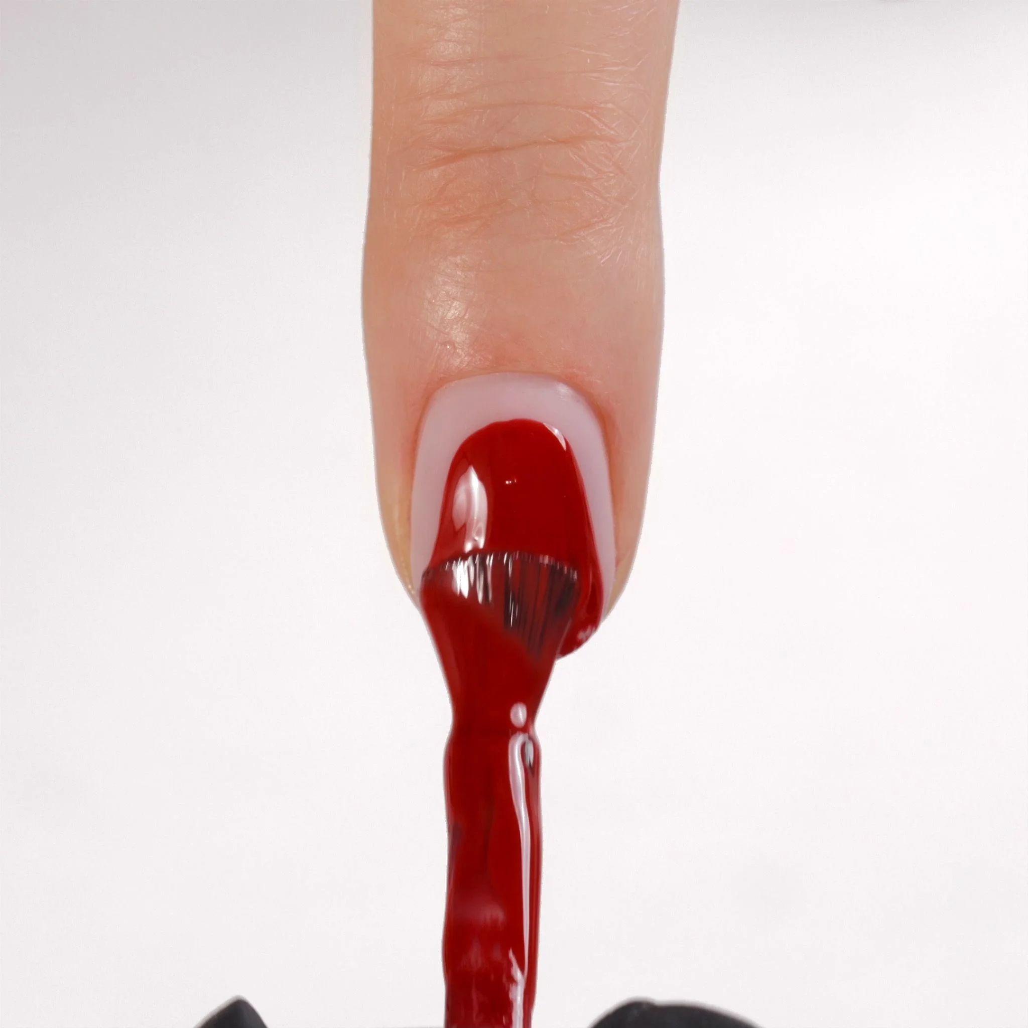 Aplicación de Esmalte semipermanente SP643 Dreamy Scarlet