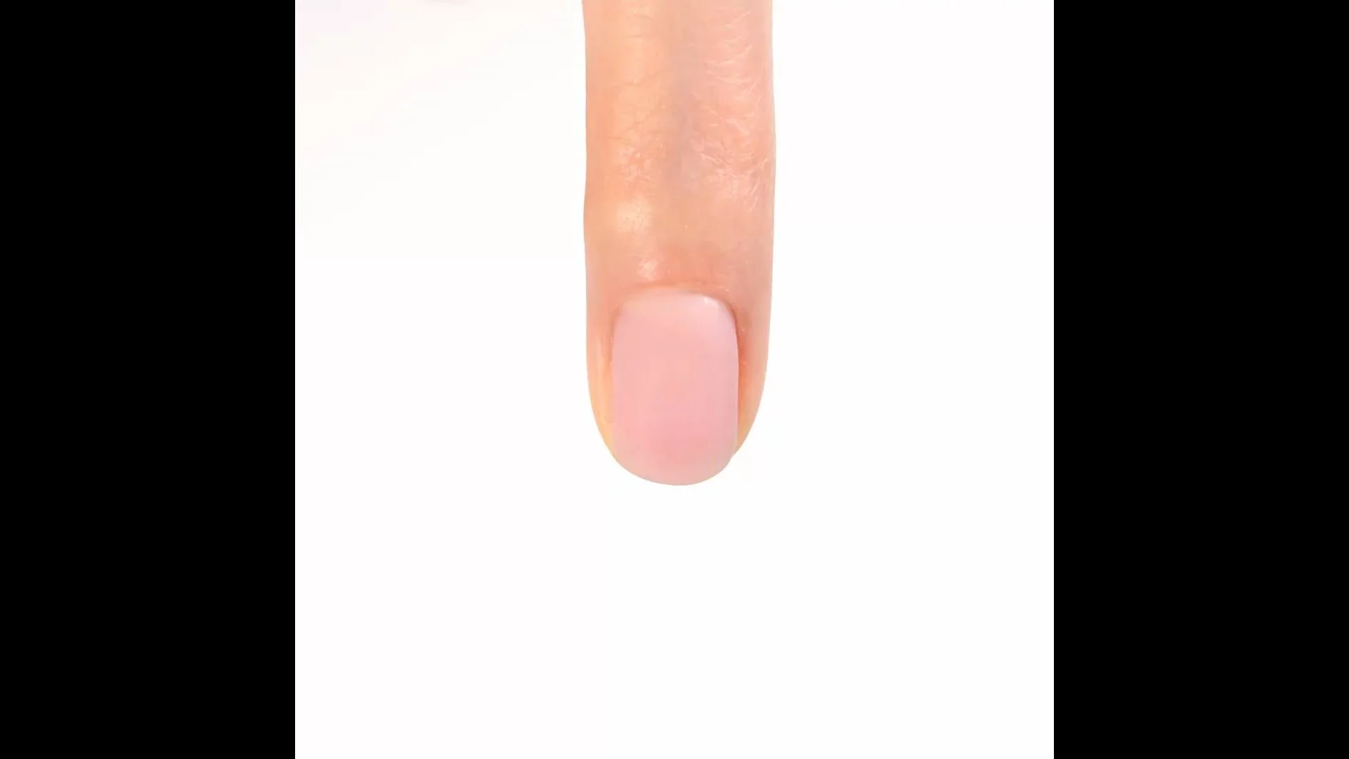 Application of Gel Nail Polish GP92 Eleonor 