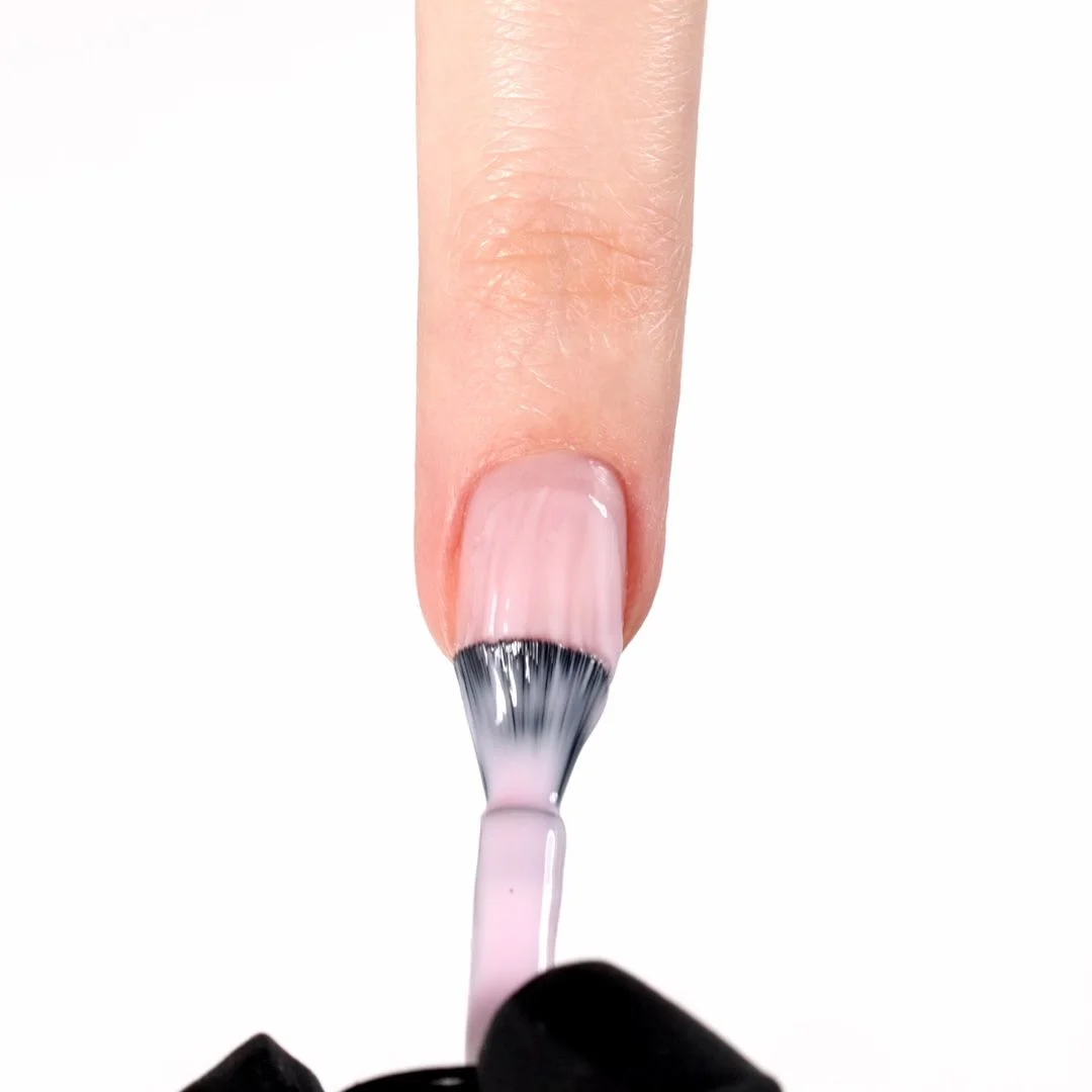 Aplicación de Esmalte semipermanente SP686 Rose Quartz