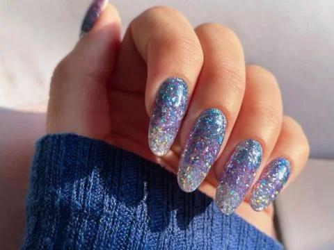¡Perfect Match! Uñas con purpurina efecto degradado