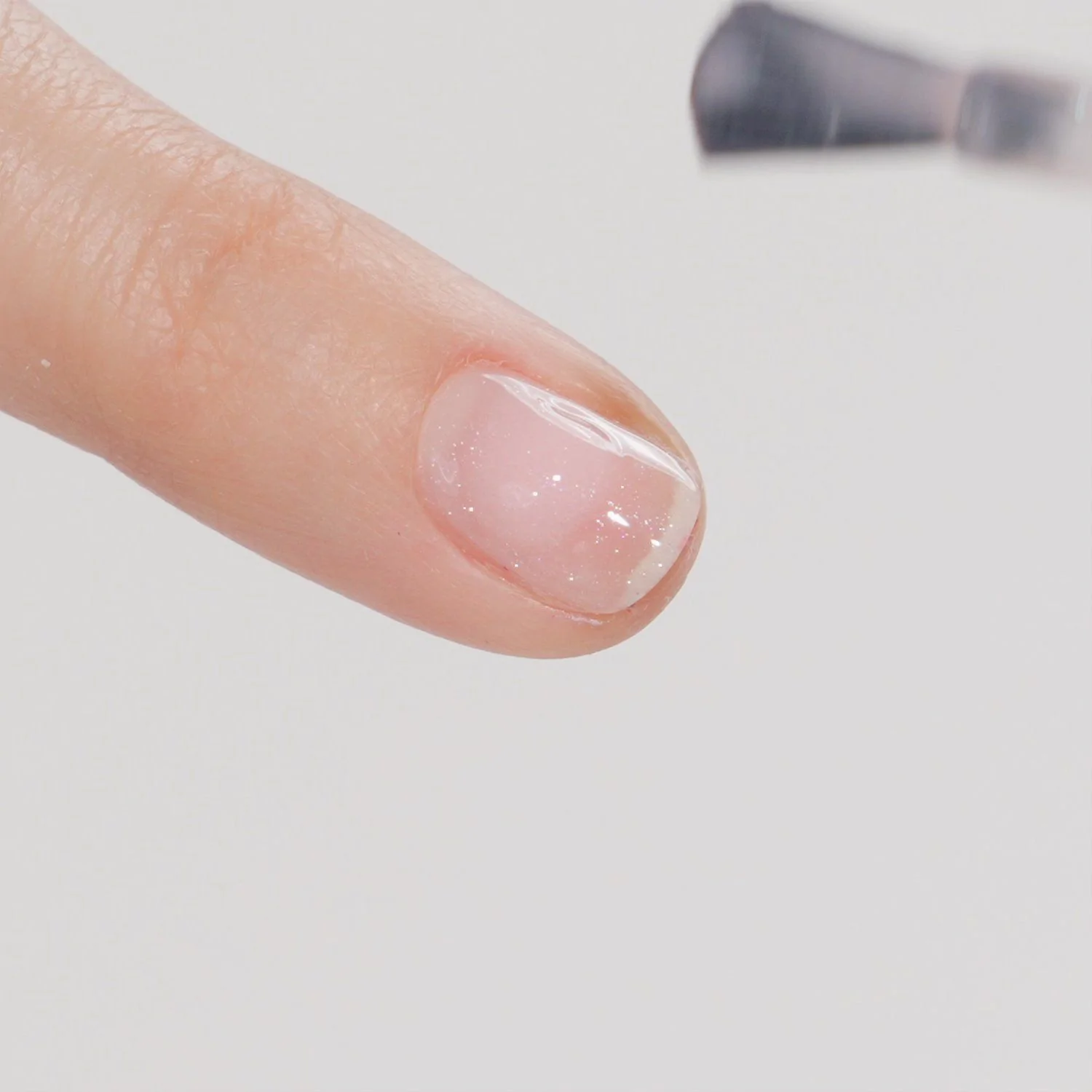 Application of HD Glitter Soft Nude Base 15 ml