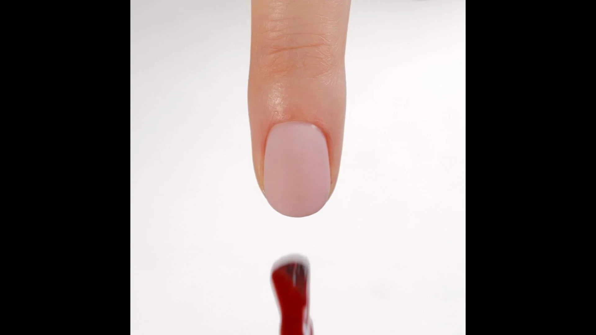 Application of Gel Nail Polish SP643 Dreamy Scarlet